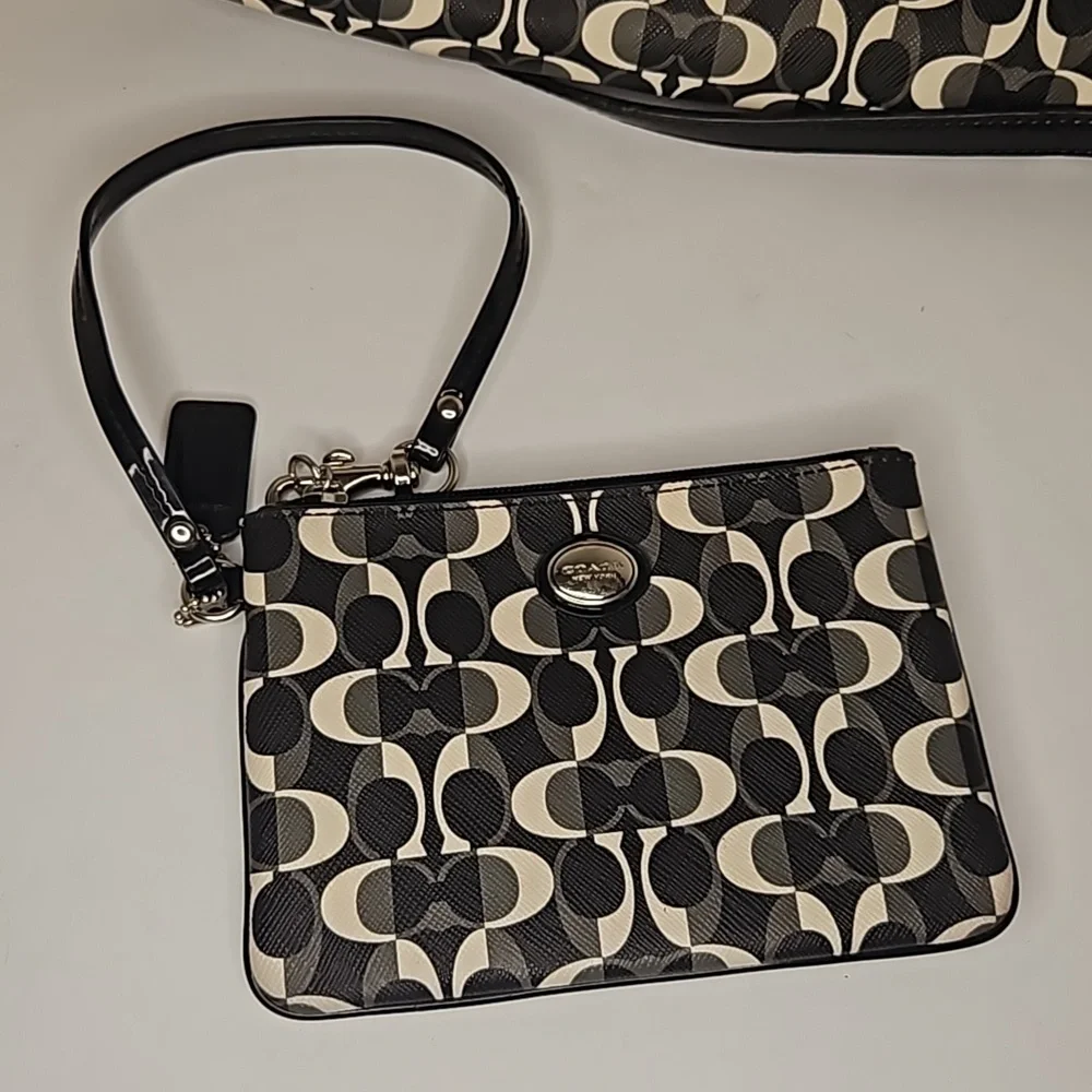 Authentic Coach Monogram Set - Picture 9 of 9